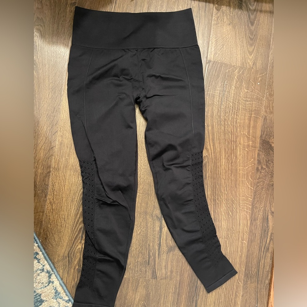Fabletics Womens Sync High Waisted Perforated black Leggings medium Mesh Detail